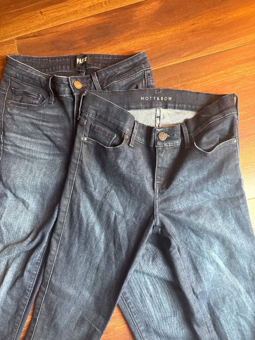 BUNDLE of 2 Skinny Dark washed Jeans Size 25